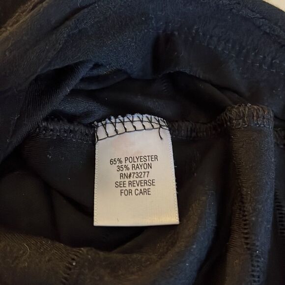 SIMPLY Vera Vera Wang short sleeve black T-shirt with wavy exposed seam design. - Picture 8 of 11